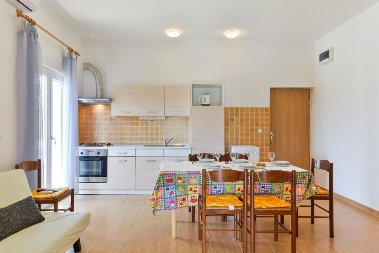 Apartments Lavanda Turanj Exterior photo