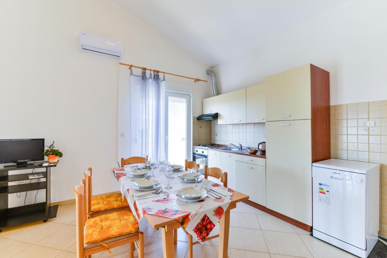 Apartments Lavanda Turanj Exterior photo